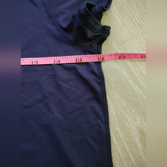 Lululemon Womens Final Lap Short Sleeve Olive Green and Navy Act - Picture 6 of 7